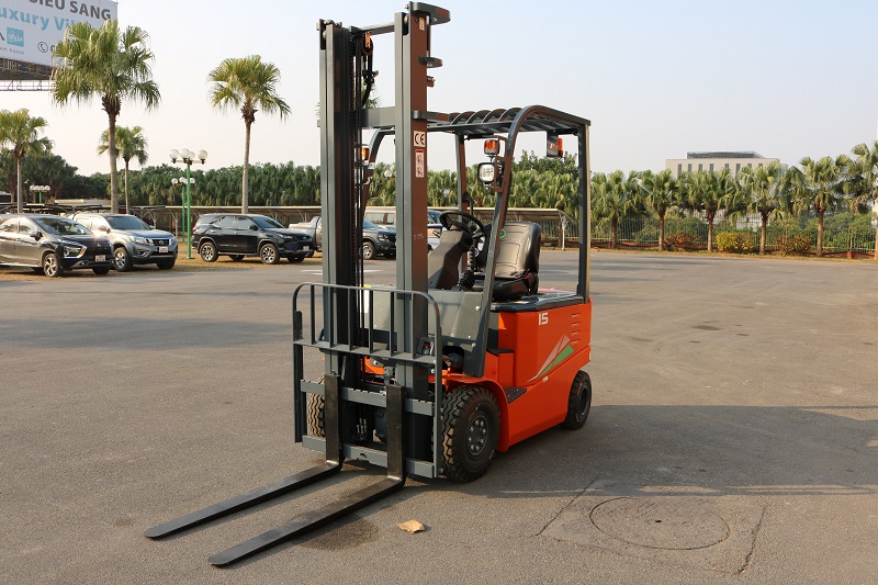 Lưu ý bạn cần biết khi sử dụng xe nâng điện Heli