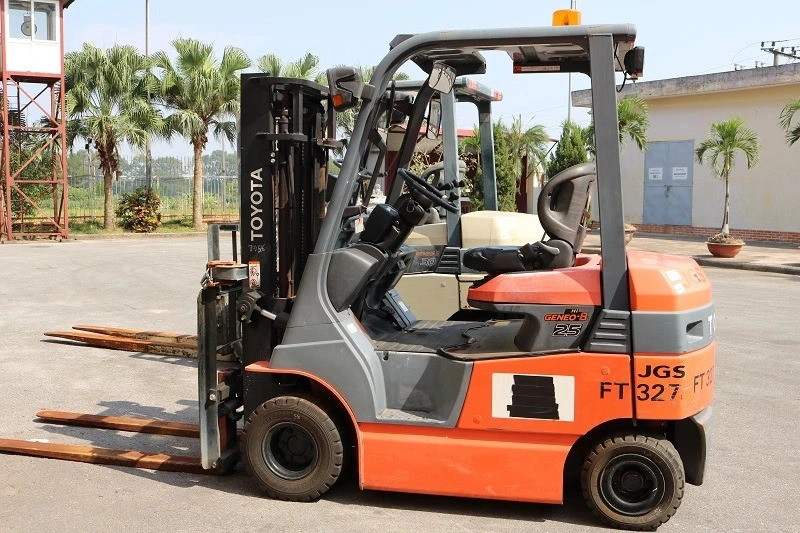 Xe nâng điện nâng được bao nhiêu tấn hàng ?